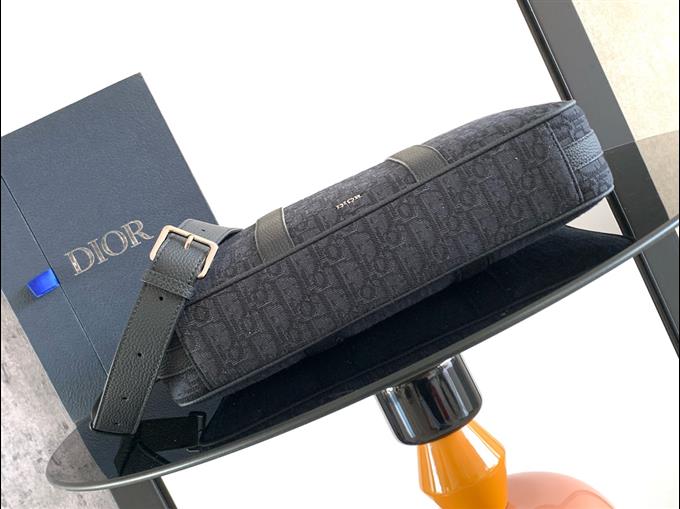 2025228Y570P22111366