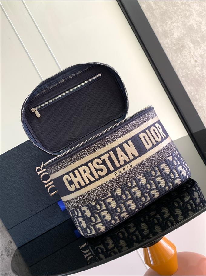 2025228Y600P215624411