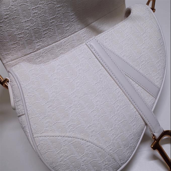 2025228Y600P21239164