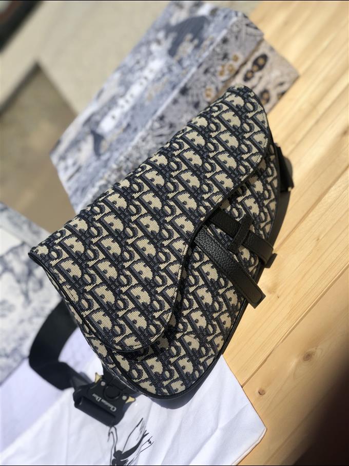 2025228Y750P21232404