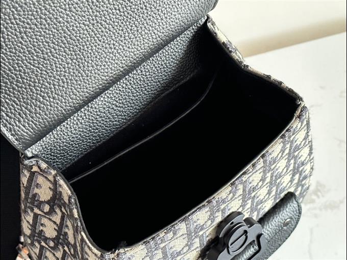 2025228Y780P212318715