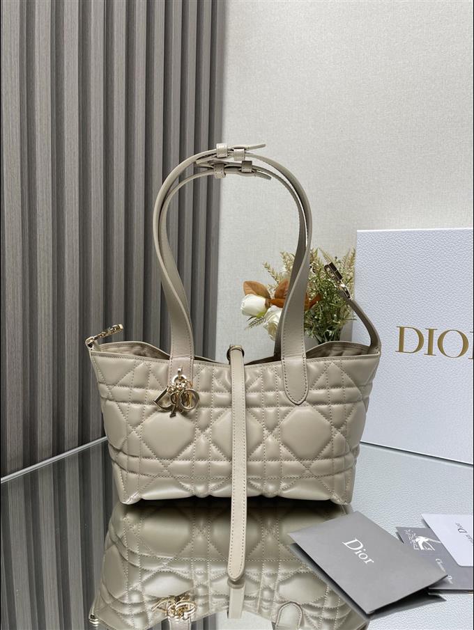 2025228Y800P212652774