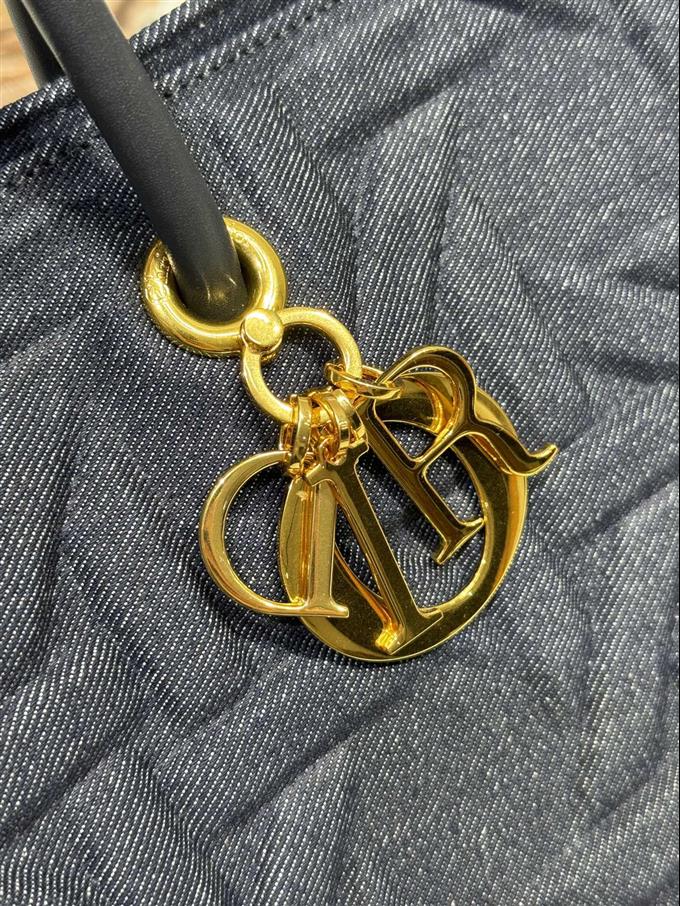 2025228Y800P212654179