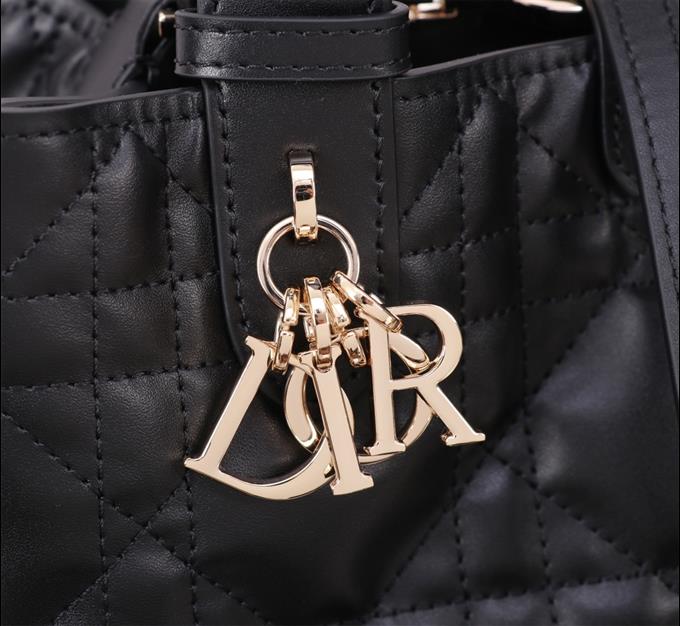 2025228Y800P212656699