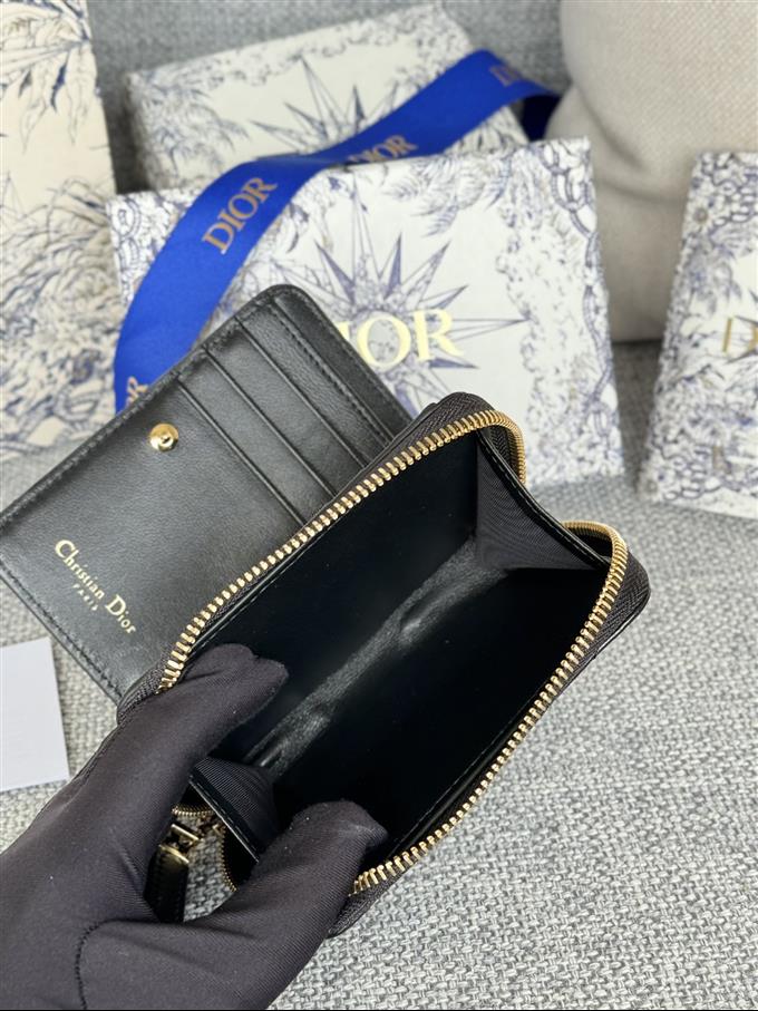 2025228Y330P203713877