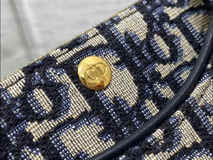 2025228Y550P203557444