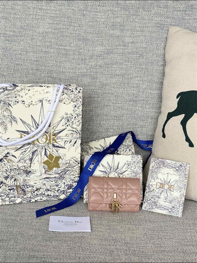 2025228Y250P182128935