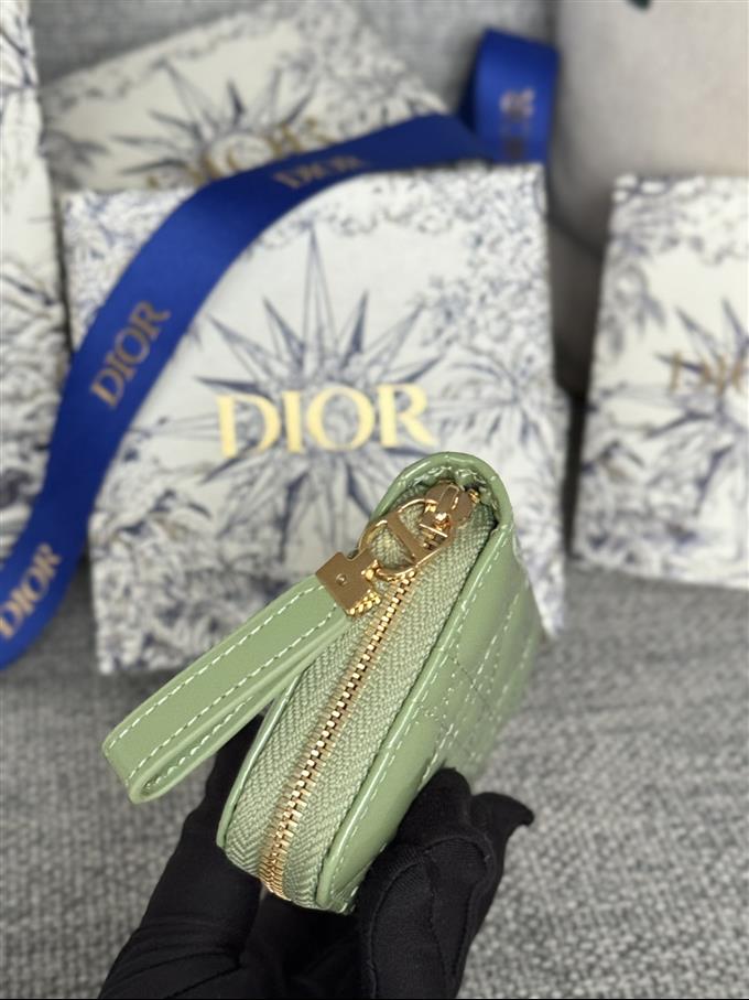 2025228Y270P182136754