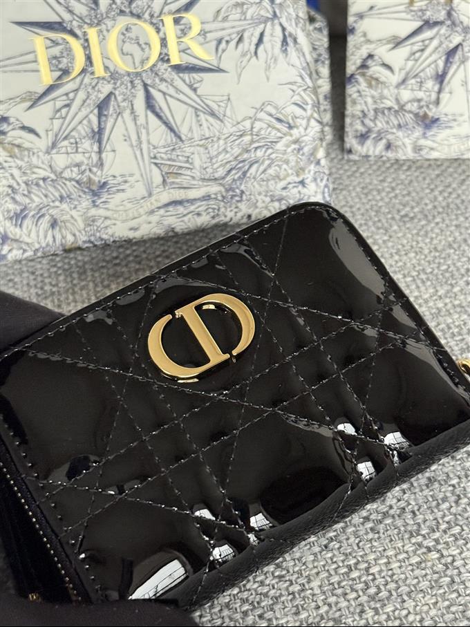 2025228Y270P182136864