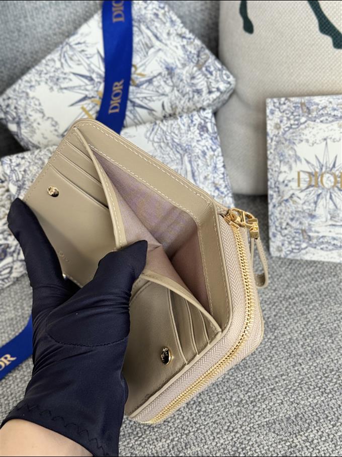 2025228Y330P203712155