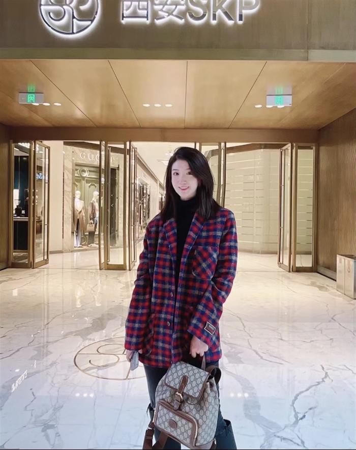 2025210C674147N201240205