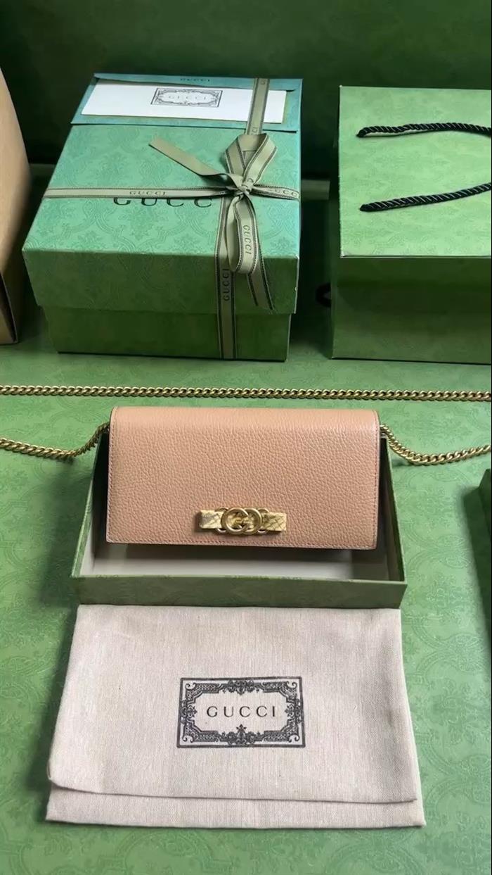 2025210C746056N201918161