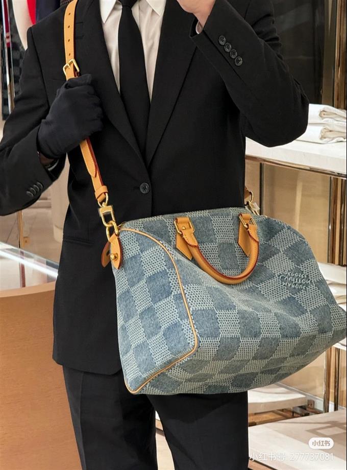 2025224N40701113238711