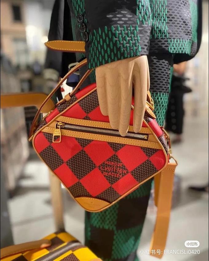 2025224N40561125332784