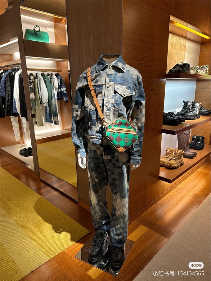 2025224N40563125333300