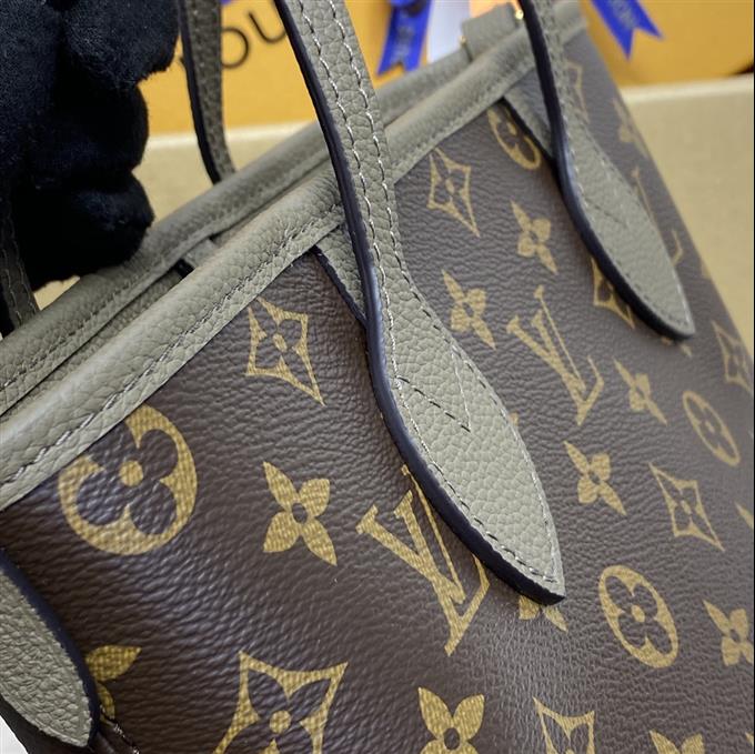 2025224M12109103825698