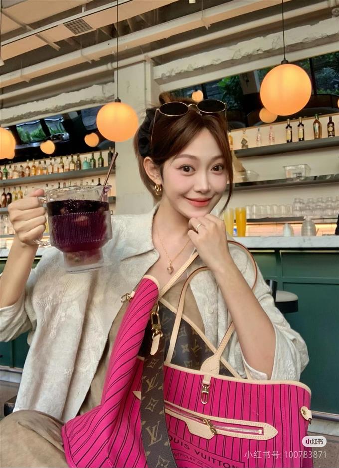 2025224M12257103831259