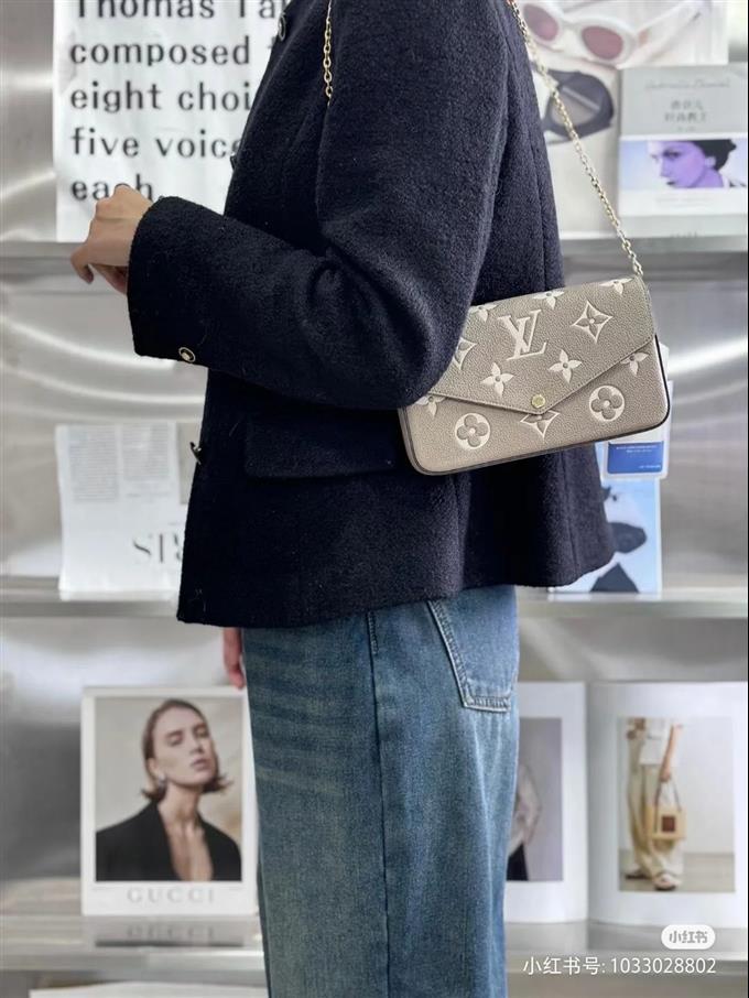 2025224M82610222416825