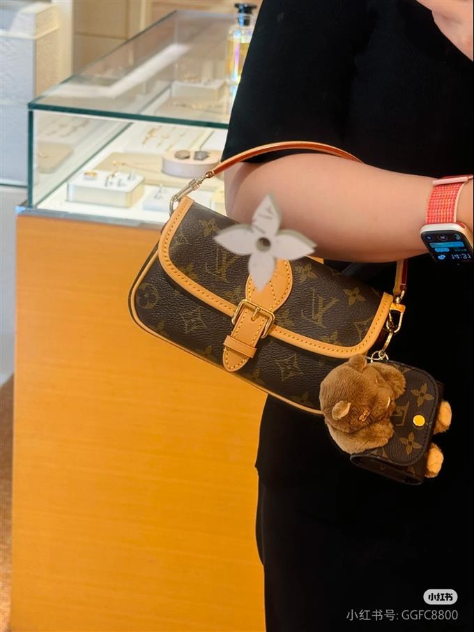 2025224M83298223711768