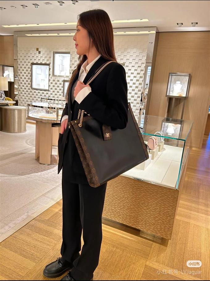 2025224M13137215748291