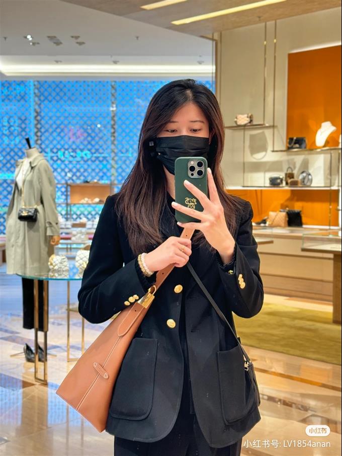 2025224M24974224631718