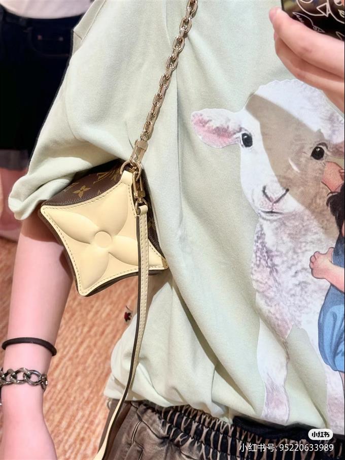 2025224M11672144348877