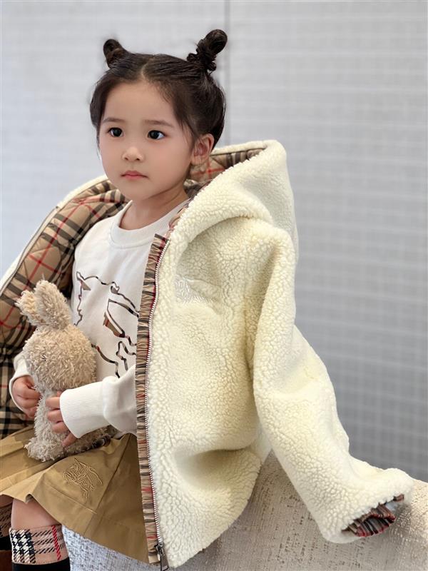 2024322111756945280320